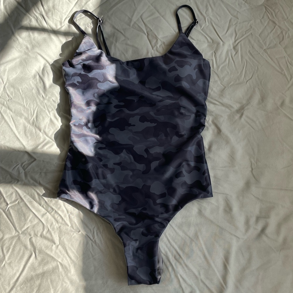Maui miss fits one piece Size